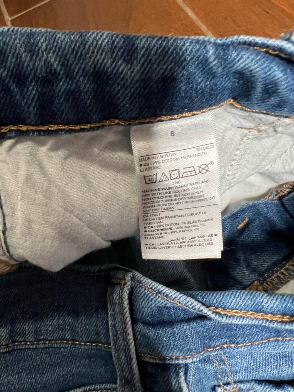 Old Navy Denim Cut Off Long Shorts Womens Size 8 - Picture 3 of 4